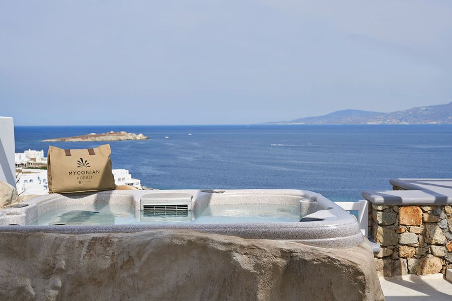Armonia suite with Direct Sea View & Outdoor Jacuzzi