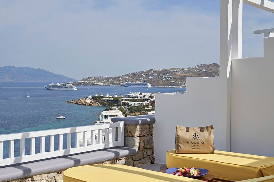 Armonia suite with Direct Sea View & Outdoor Jacuzzi