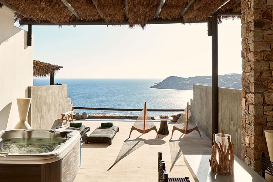 Utopia Grand Majestic Retreat Suite with Outdoor Jacuzzi