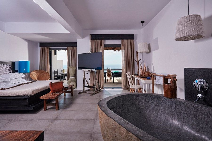Utopia Grand Majestic Retreat Suite with Outdoor Jacuzzi