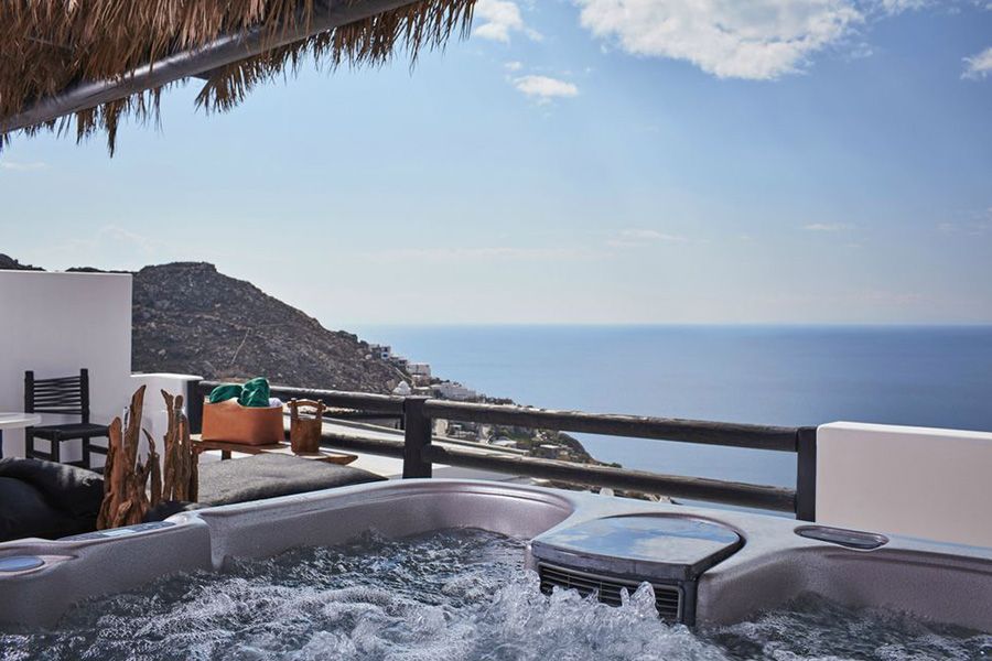 Utopia Majestic Retreat Suite with Outdoor Jacuzzi