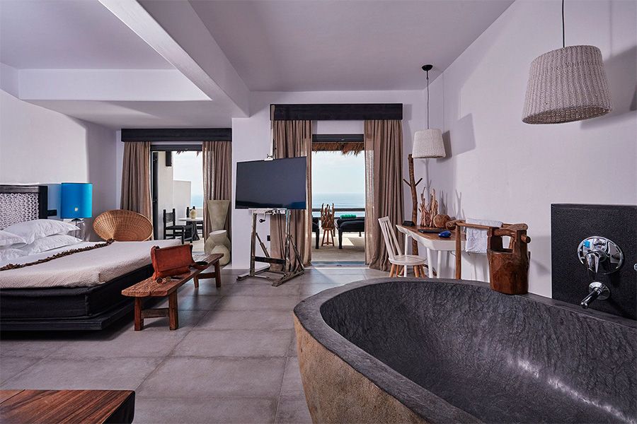 Utopia Majestic Retreat Suite with Outdoor Jacuzzi