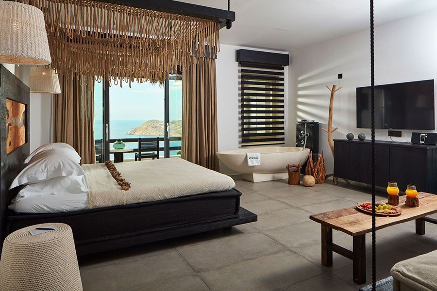 Utopia Majestic Retreat Suite with Outdoor Jacuzzi