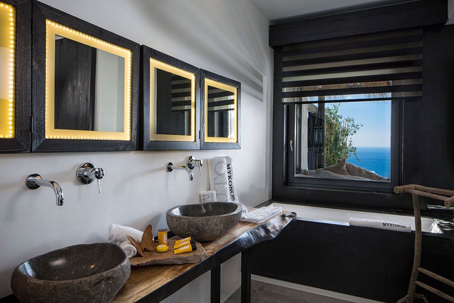 Utopia Majestic Retreat Suite with Outdoor Jacuzzi