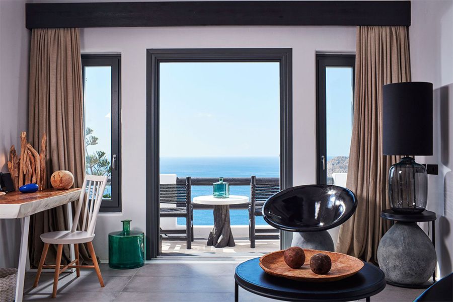 Utopia Majestic Retreat Suite with Outdoor Jacuzzi