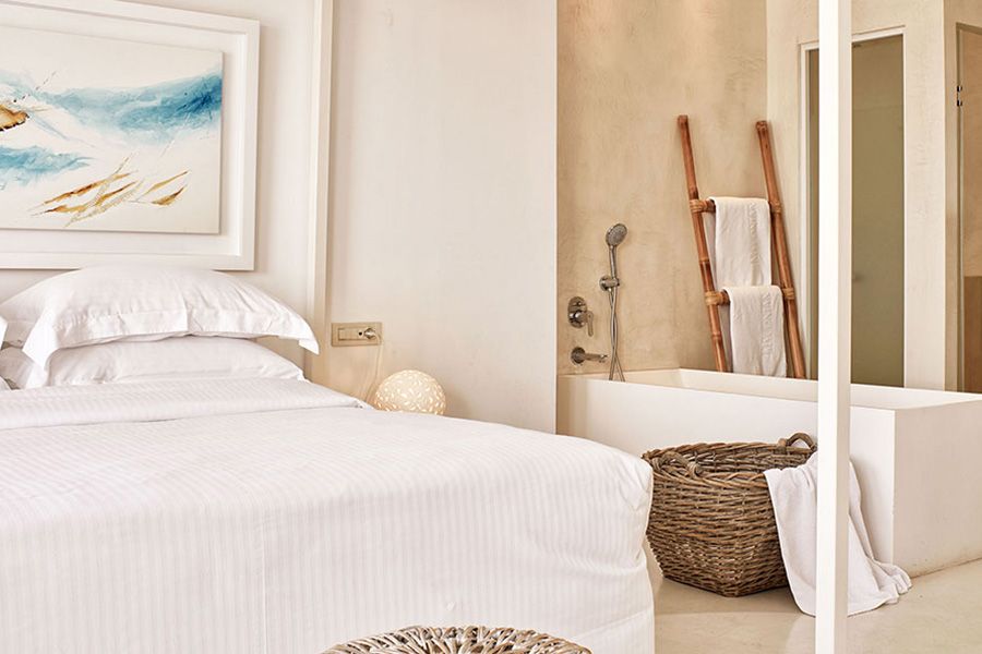 True White Suite With Outdoor Jacuzzi & Sea View