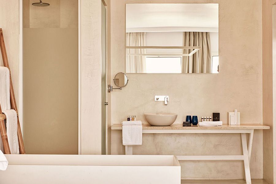 True White Suite With Outdoor Jacuzzi & Sea View